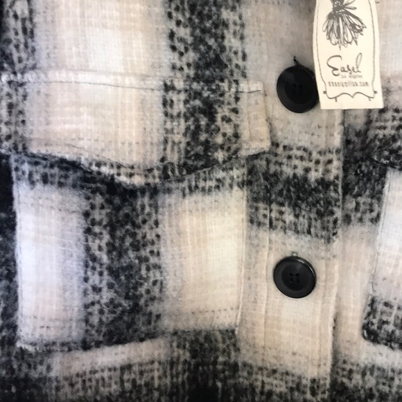 NWT- Women’s Button Front Plaid Coat, Poly/Wool - Picture 4 of 8